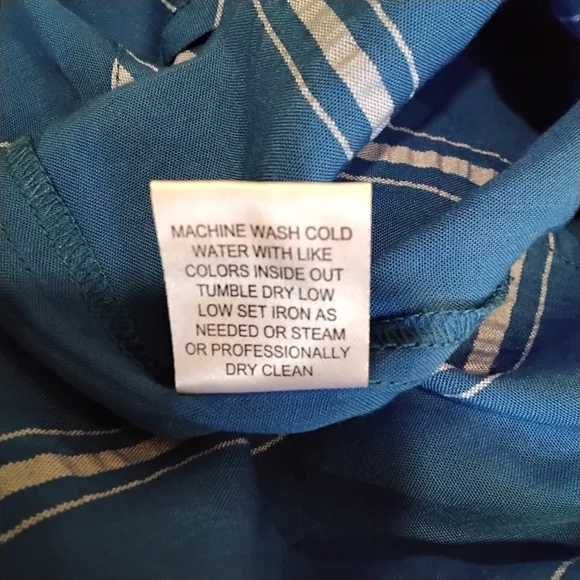 Women's Button Down Blouse EUC - Picture 8 of 8